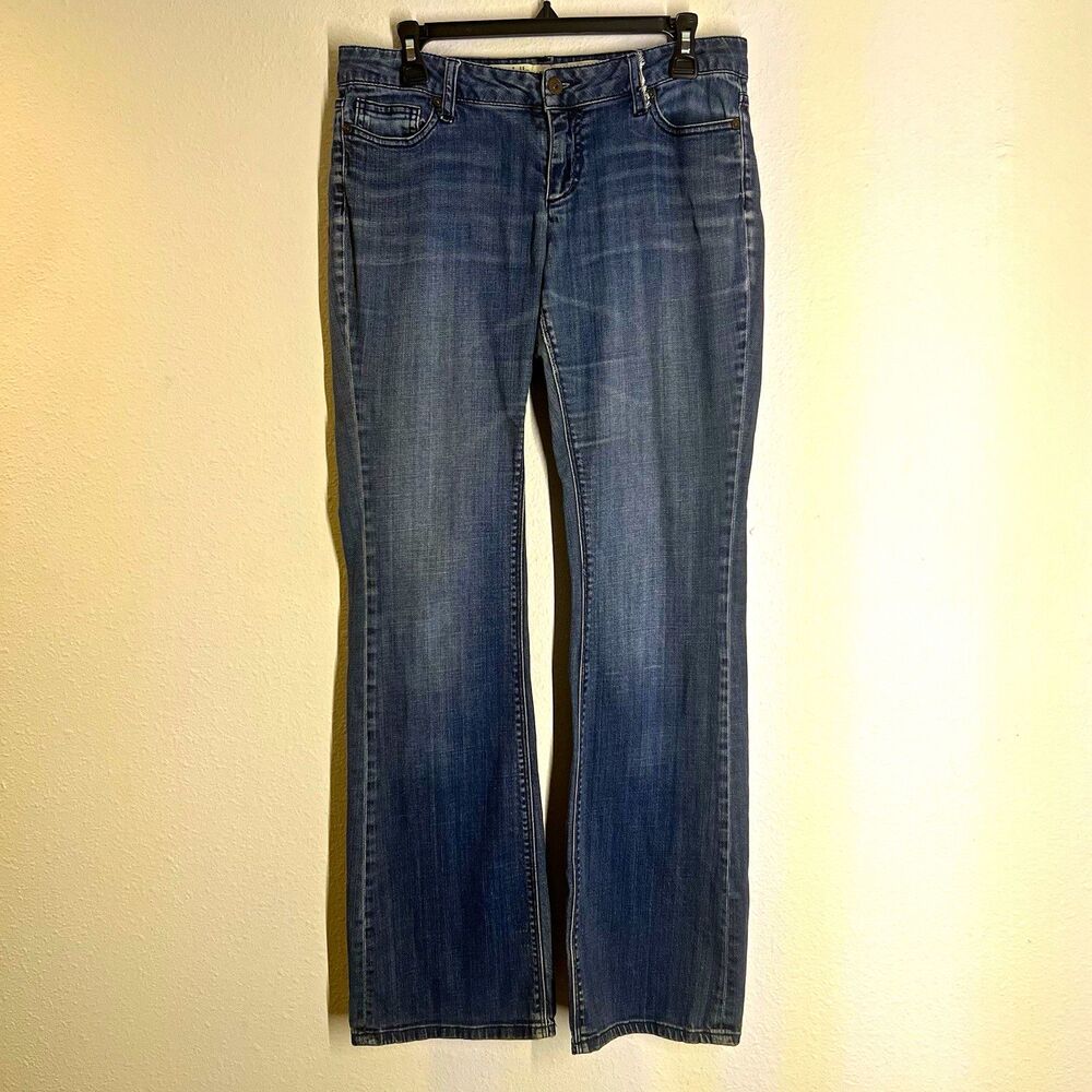Charlotte Russe Women’s Jeans Blue Distressed Denim Stretch Bootcut Size 8 Tall